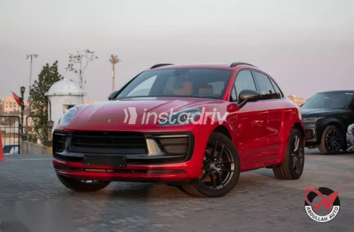 بورش ماكان 2023 أحمر مستعملة للبيع - 2