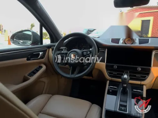 بورش ماكان 2023 أحمر مستعملة للبيع - 5