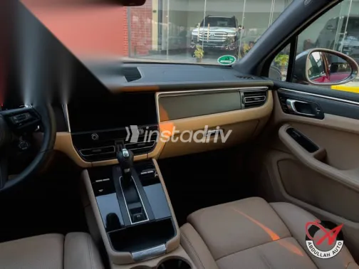 بورش ماكان 2023 أحمر مستعملة للبيع - 7