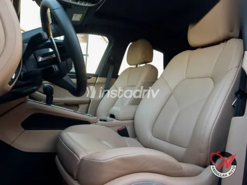 بورش ماكان 2023 أحمر مستعملة للبيع - 9