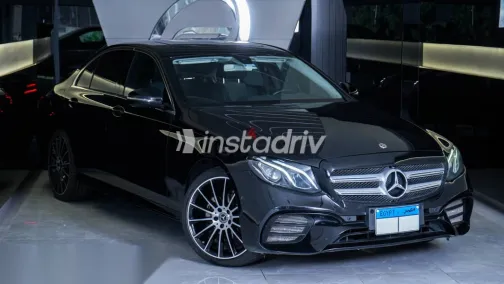 مرسيدس E 180 2017 أسود مستعملة للبيع - 2