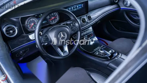 مرسيدس E 180 2017 أسود مستعملة للبيع - 10