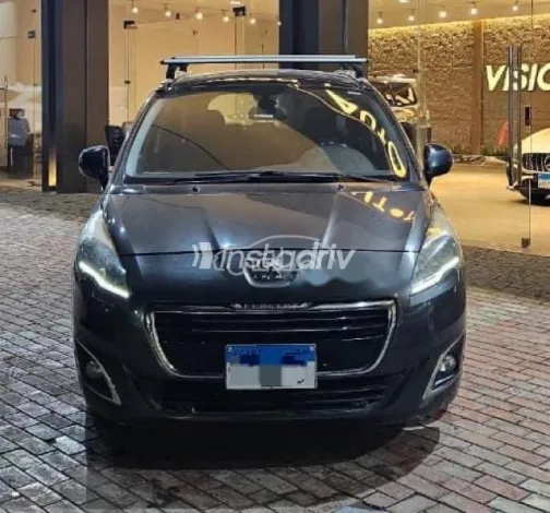 بيجو 5008 2017 رمادي مستعملة للبيع - 1