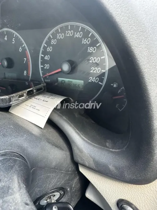 تويوتا كورولا 2011 ذهبي مستعملة للبيع - 2