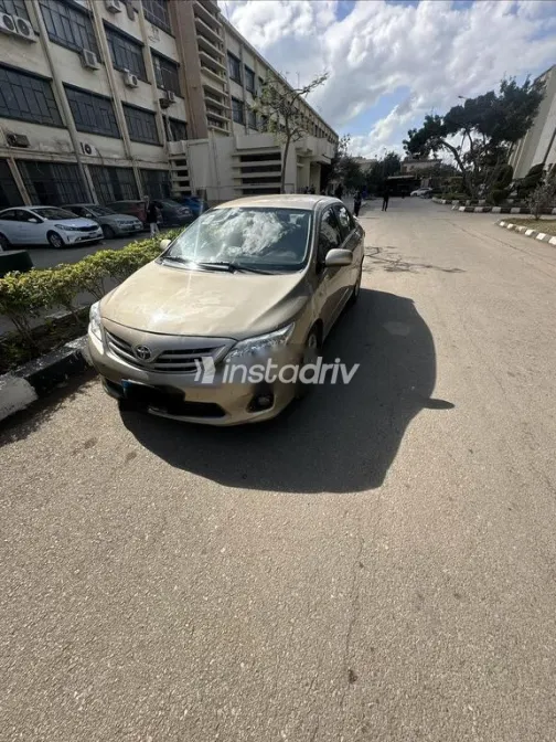 تويوتا كورولا 2011 ذهبي مستعملة للبيع - 4