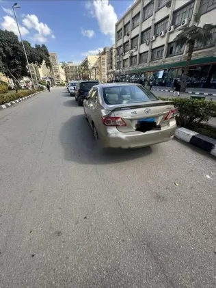 تويوتا كورولا 2011 ذهبي مستعملة للبيع