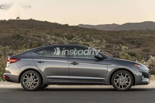 هيونداي إلنترا 2026 فضي جديدة للبيع - 2