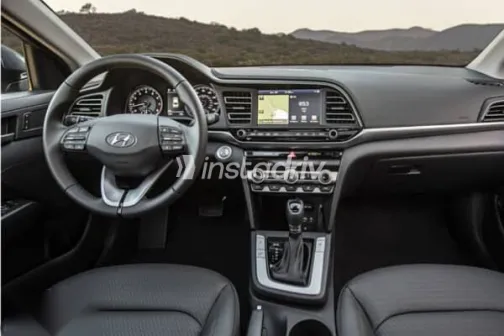 هيونداي إلنترا 2026 فضي جديدة للبيع - 4