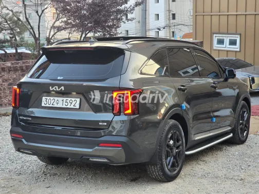 كيا سورينتو 2024 أبيض مستعملة للبيع - 10