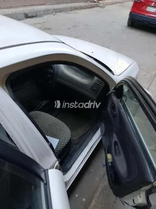 دايو لانوس 2001 أبيض مستعملة للبيع - 2