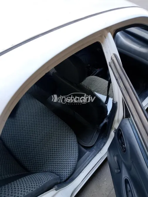 دايو لانوس 2001 أبيض مستعملة للبيع - 3