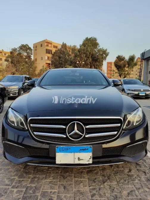 مرسيدس E 200 2020 أسود مستعملة للبيع - 1