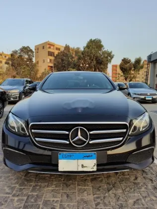 مرسيدس E 200 2020 أسود مستعملة للبيع
