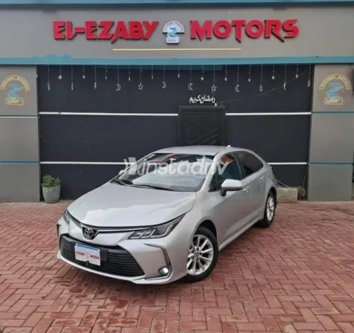 Toyota Corolla 2021 White Used for Sale - 1