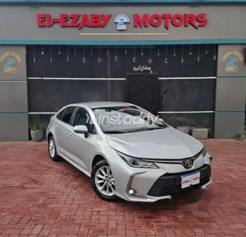 Toyota Corolla 2021 White Used for Sale - 3