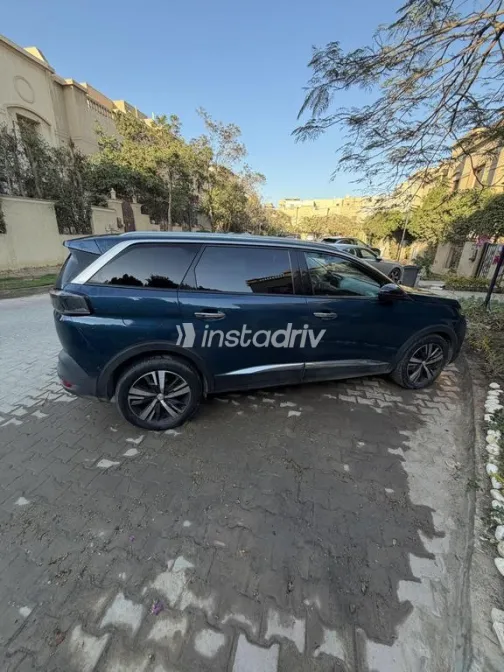 Peugeot 5008 2022 White Used for Sale - 2