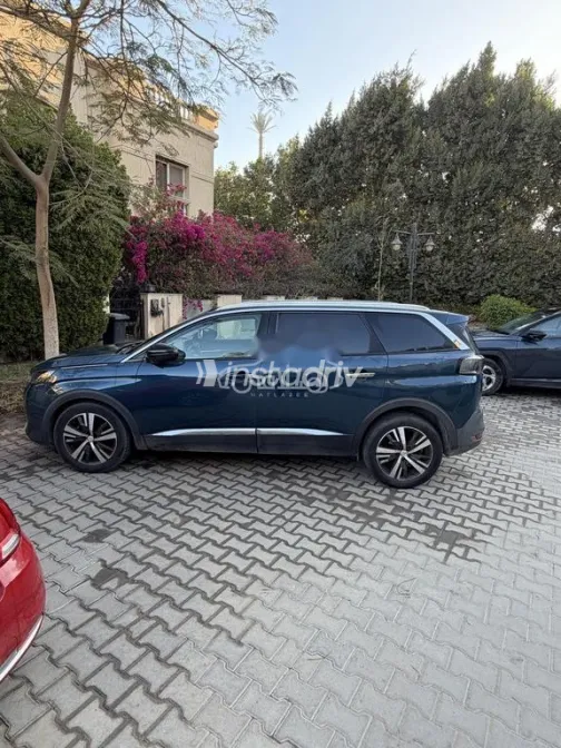 Peugeot 5008 2022 White Used for Sale - 4