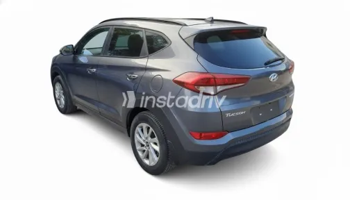 هيونداي توسان 2017 أبيض مستعملة للبيع - 2