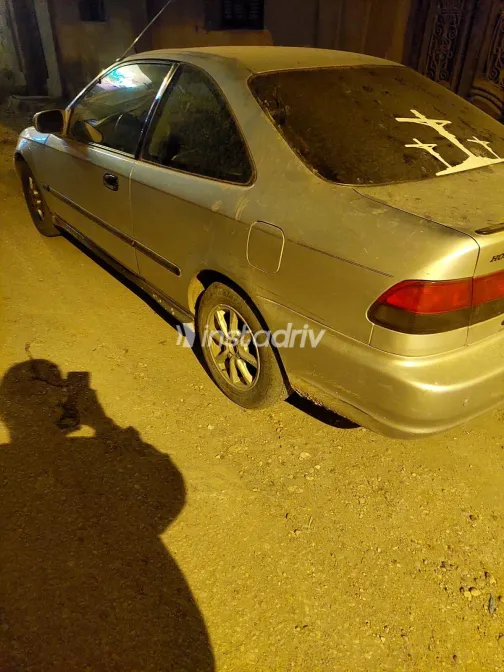 هوندا سيفك 2000 أبيض مستعملة للبيع - 2