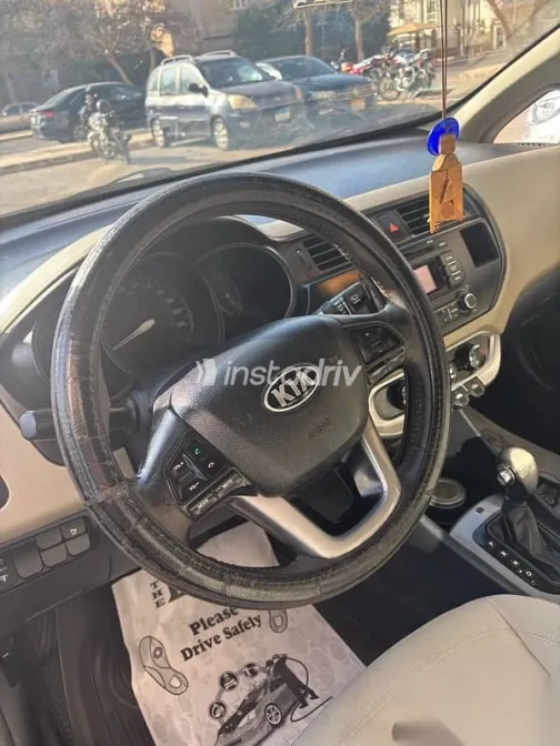 كيا ريو 2013 أحمر مستعملة للبيع - 4