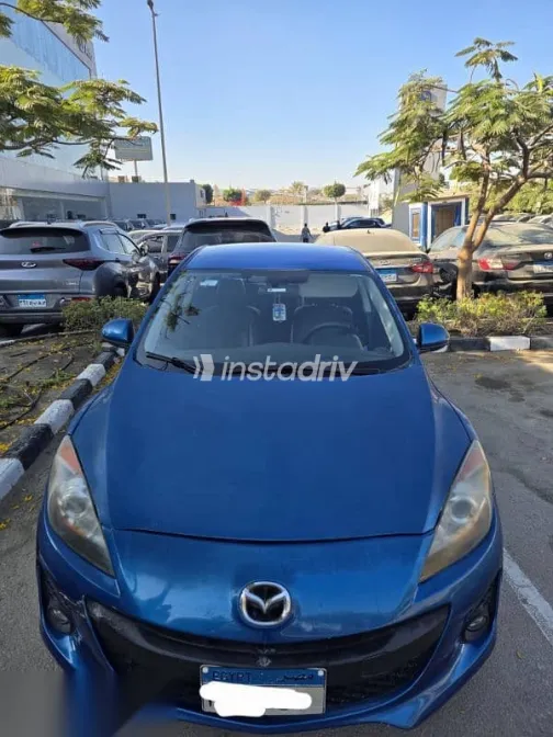مازدا 3 2013 أزرق غامق مستعملة للبيع - 2