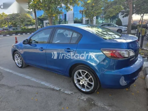 مازدا 3 2013 أزرق غامق مستعملة للبيع - 4