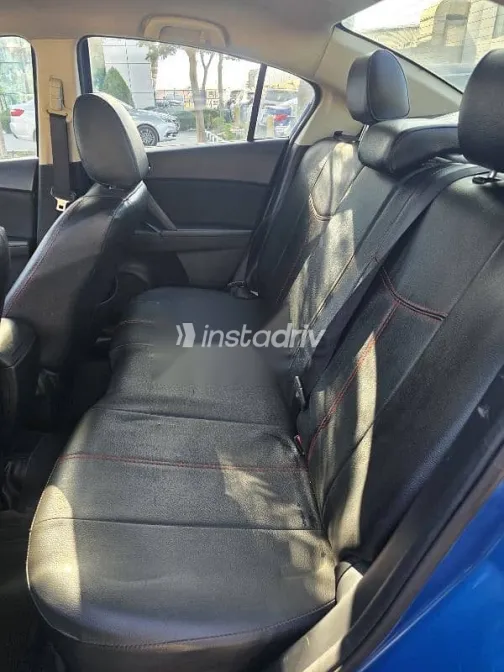 مازدا 3 2013 أزرق غامق مستعملة للبيع - 9