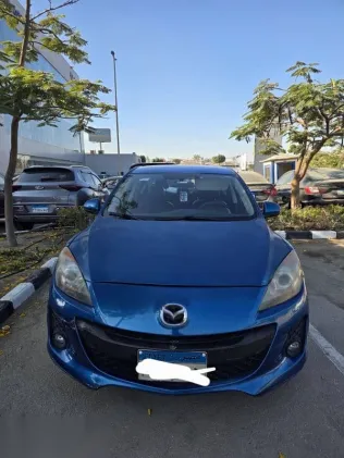 مازدا 3 2013 أزرق غامق مستعملة للبيع