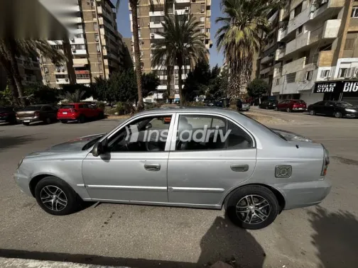 هيونداي فيرنا 2013 رمادي مستعملة للبيع - 2