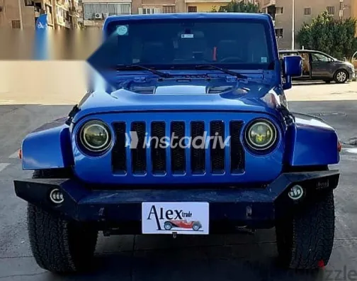 جيب رانجلر 2011 أزرق غامق مستعملة للبيع - 1