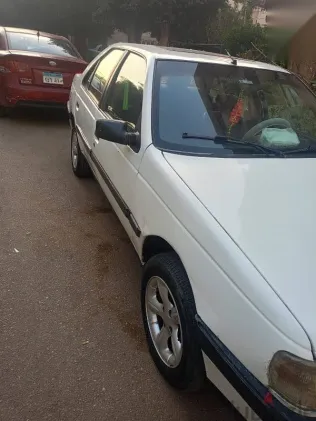 بيجو 405 2000 أبيض مستعملة للبيع