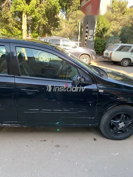 اوبل أسترا 2008 أسود مستعملة للبيع - 1