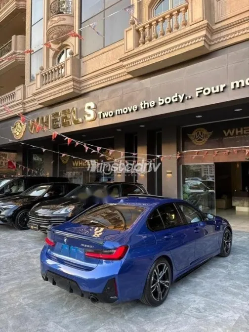 بي ام دبليو 330 2024 أزرق غامق مستعملة للبيع - 2