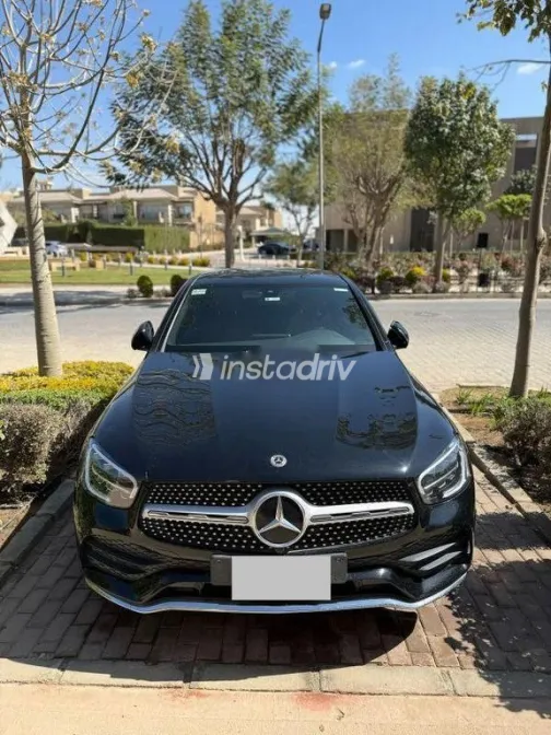 مرسيدس GLC 300 2021 أسود مستعملة للبيع - 1