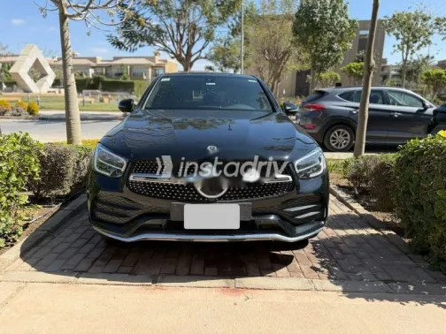 مرسيدس GLC 300 2021 أسود مستعملة للبيع - 3