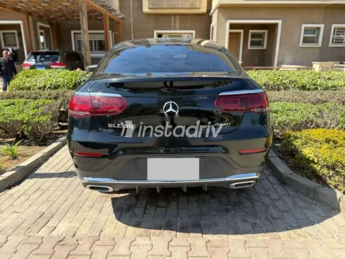 مرسيدس GLC 300 2021 أسود مستعملة للبيع - 4