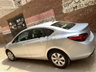 اوبل أسترا 2021 أبيض مستعملة للبيع