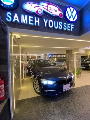 بي ام دبليو 318 2019 أزرق غامق مستعملة للبيع