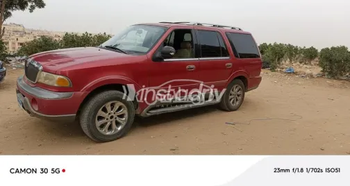 لينكولن نافيجاتور 1999 أحمر غامق مستعملة للبيع - 2