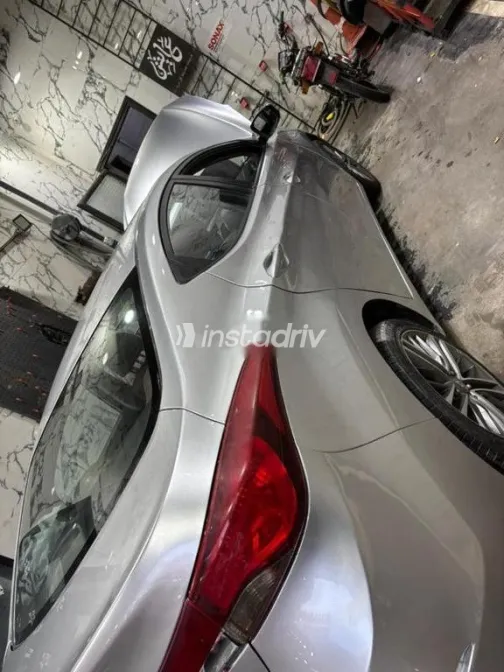 هيونداي إلنترا ام دى 2015 فضي مستعملة للبيع - 2