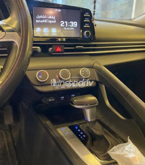 هيونداي إلنترا 2021 أحمر مستعملة للبيع - 5