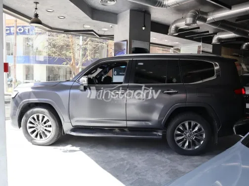 تويوتا لاند كروزر 2023 رمادي مستعملة للبيع - 3