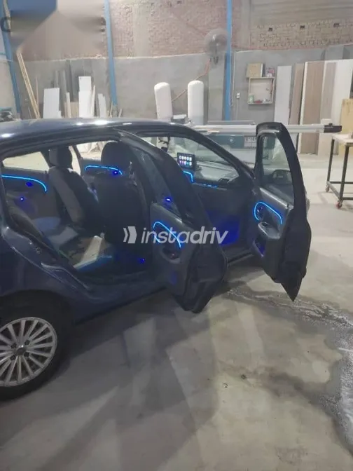 رينو كليو 2001 أزرق غامق مستعملة للبيع - 1