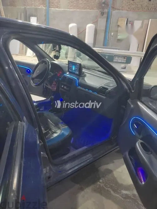 رينو كليو 2001 أزرق غامق مستعملة للبيع - 3