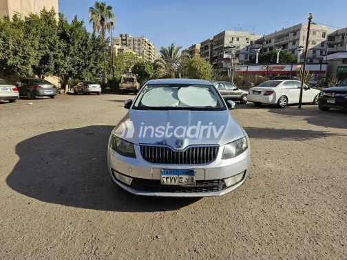 سكودا اوكتافيا A7 2015 فضي مستعملة للبيع - 2