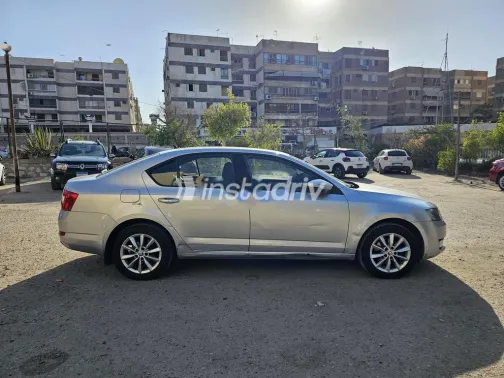 سكودا اوكتافيا A7 2015 فضي مستعملة للبيع - 4