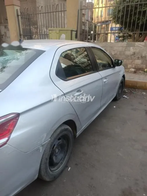 بيجو 301 2016 فضي مستعملة للبيع - 2