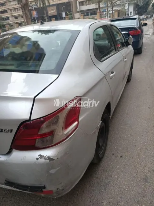 بيجو 301 2016 فضي مستعملة للبيع - 4