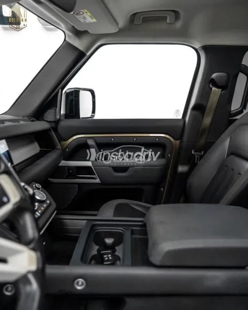 لاند روفر ديفندر 2021 بني مستعملة للبيع - 4