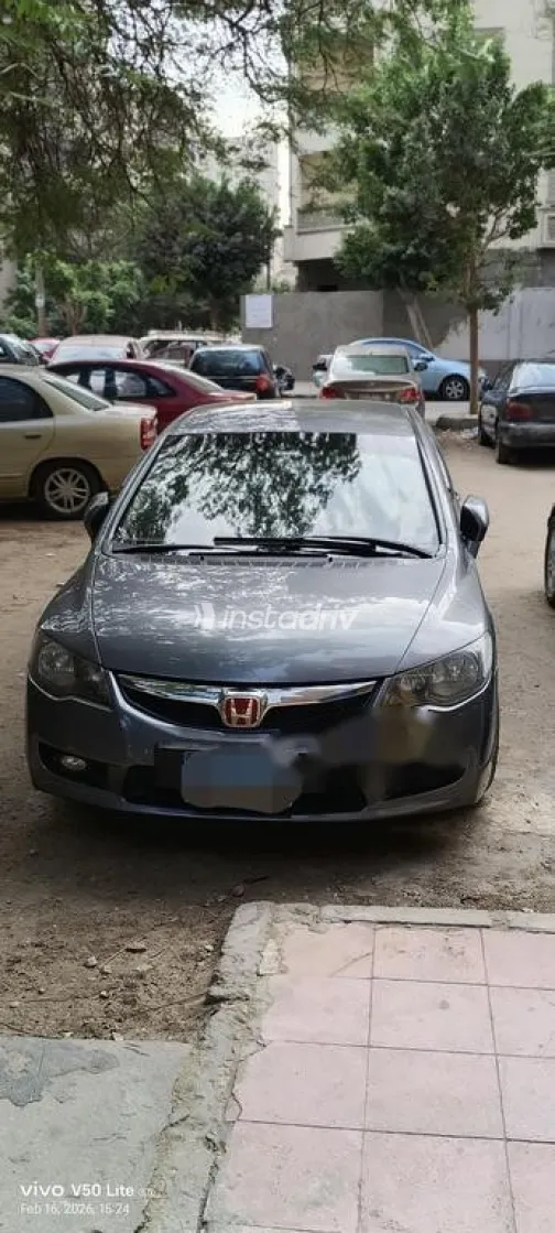 هوندا سيفك 2009 رمادي غامق مستعملة للبيع - 3